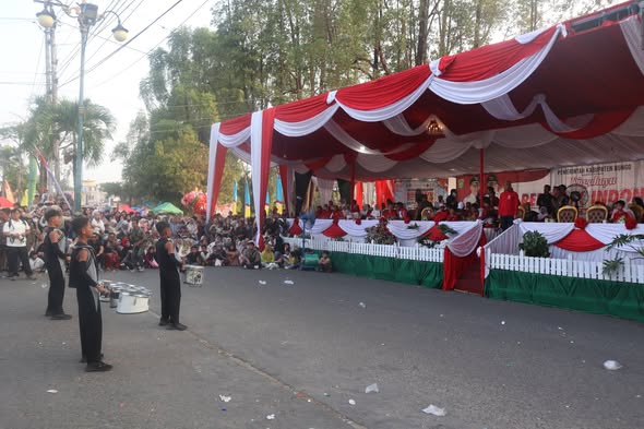 Aksi Drumline Battle Bahana Syahdu MTsN 7 Bungo Gebrak Panggung Utama Pawai Pembangunan Kabupaten Bungo Aksi Drumline Battle Bahana Syahdu MTsN 7 Bungo Gebrak Panggung Utama Pawai Pembangunan Kabupaten Bungo