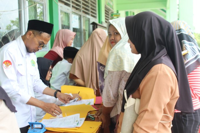 Murid Baru MTsN 7 Bungo Rampungkan Daftar Ulang PMBM Tahun Ajaran 2026/2027 Murid Baru MTsN 7 Bungo Rampungkan Daftar Ulang PMBM Tahun Ajaran 2026/2027