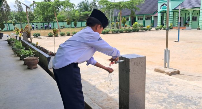 Langkah Kecil, Dampak Besar: MTsN 7 Bungo Gerakkan Siswa Biasakan Cuci Tangan Wujudkan Madrasah Ramah Anak