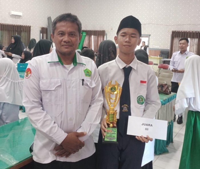 Risky Fahrur Reza, Siswa Terbaik MTsN 7 Bungo, Siap Berlaga di OMI Provinsi Jambi 2025