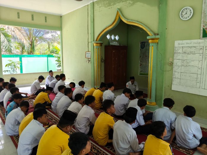 Konsisten Bangun Karakter Islami, MTsN 7 Bungo Rutin Gelar Shalat Dzuhur Berjamaah
