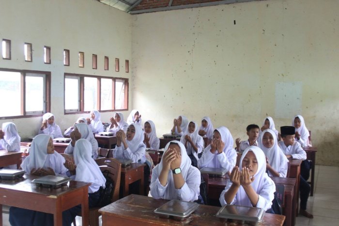 Masuk Tahun Ajaran Baru, MTsN 7 Bungo Sambut Keberlanjutan Program Makan Bergizi Gratis Masuk Tahun Ajaran Baru, MTsN 7 Bungo Sambut Keberlanjutan Program Makan Bergizi Gratis