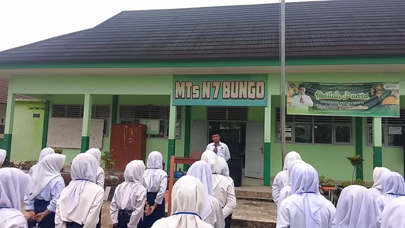 Apel Pembukaan Ujian Madrasah Berbasis Digital MTsN 7 Bungo: Kepala Madrasah Tegaskan Disiplin dan Kejujuran