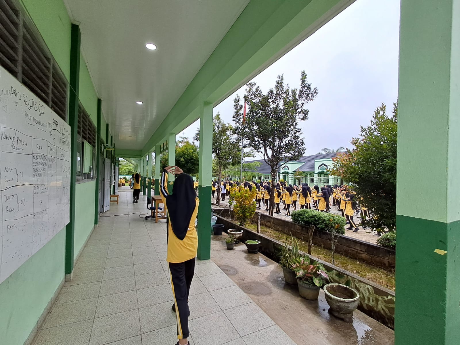 Penuh Semangat dan Keceriaan, MTs Negeri 7 Bungo Gelar Senam Kebugaran Jasmani