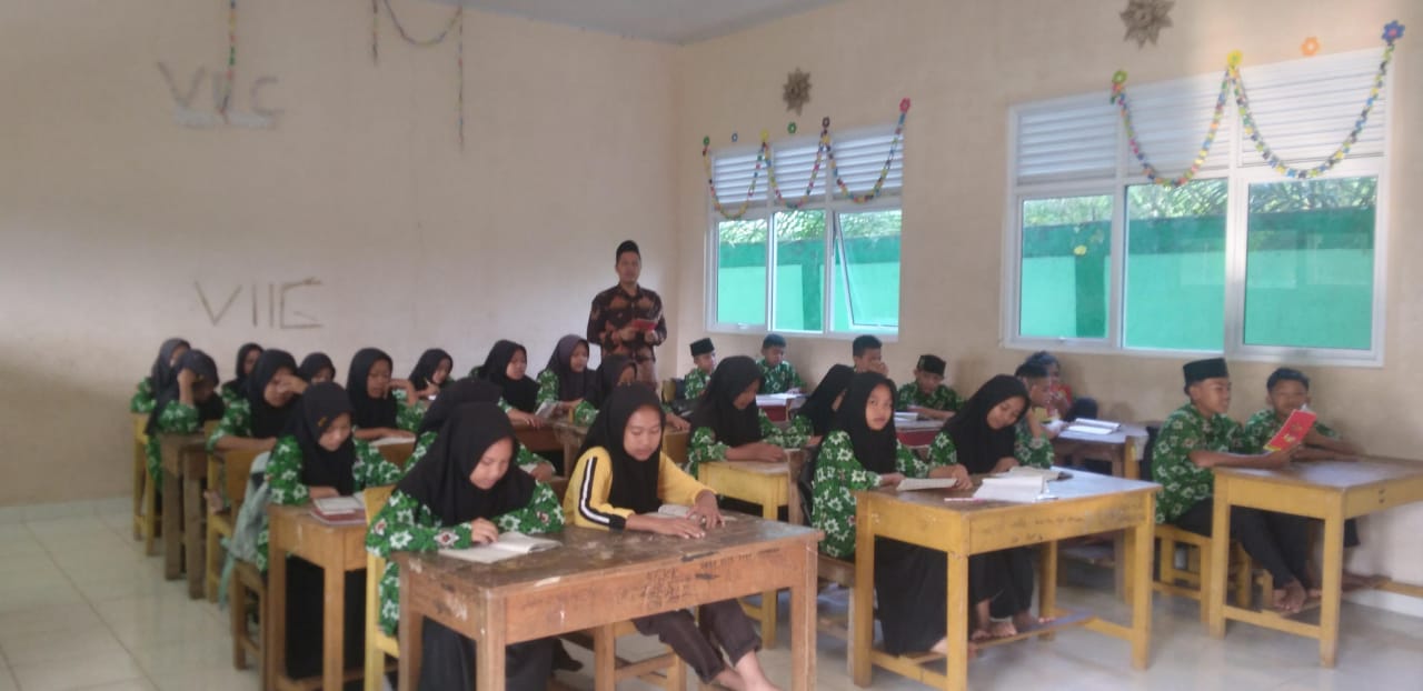 Gema sholawat berkumandang di MTs Negeri 7 Bungo