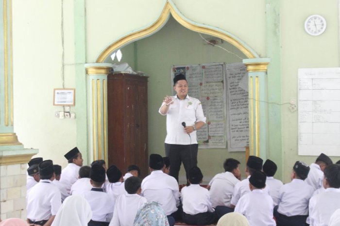 Siswa Kelas VII MTsN 7 Bungo Ikuti Pembinaan Shalat Berjamaah dan Praktik Ibadah Siswa Kelas VII MTsN 7 Bungo Ikuti Pembinaan Shalat Berjamaah dan Praktik Ibadah