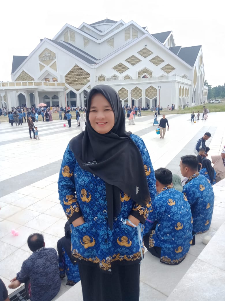 Pengabdian 19 Tahun Sebagai Honorer Berbuah Manis: Ibu Rubiah Resmi Diangkat Sebagai ASN PPPK