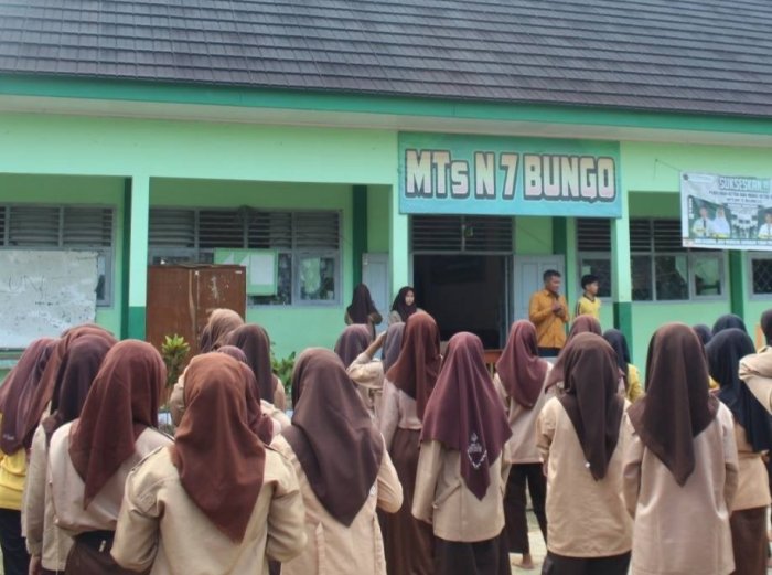 Semangat Berkarya dan Berprestasi, MTsN 7 Bungo Gelar Apel Pagi dan Pentas Minat Bakat Siswa
