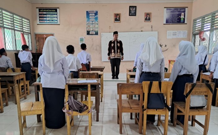 Menumbuhkan Nasionalisme Siswa MTsN 7 Bungo Lewat Pembacaan Pancasila