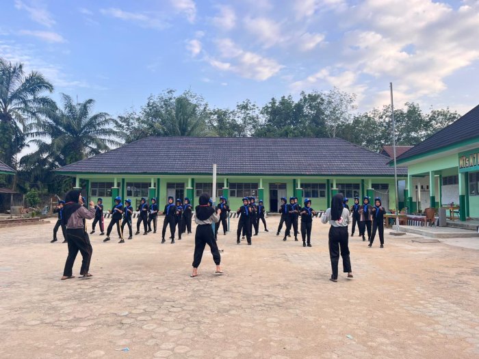 Senam Pagi Ceria Bakar Semangat Peserta Kemah PMR Madya MTsN 7 Bungo