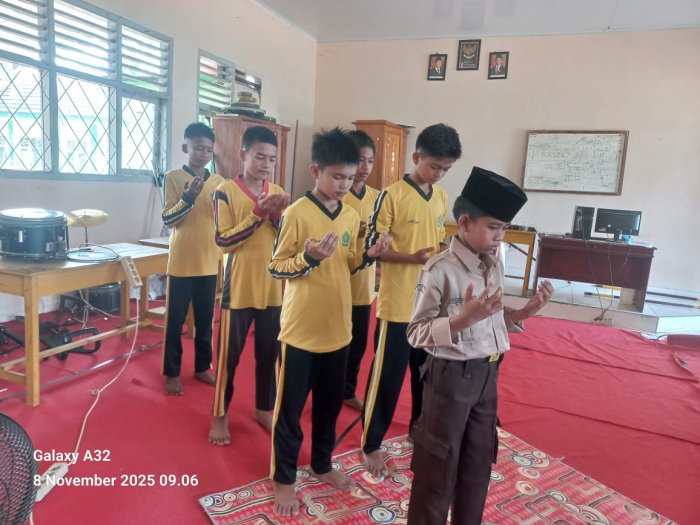 Siswa MTsN 7 Bungo Ikuti Praktik Tata Cara Penyelenggaraan Jenazah: Fokus pada Pembelajaran Shalat Jenazah