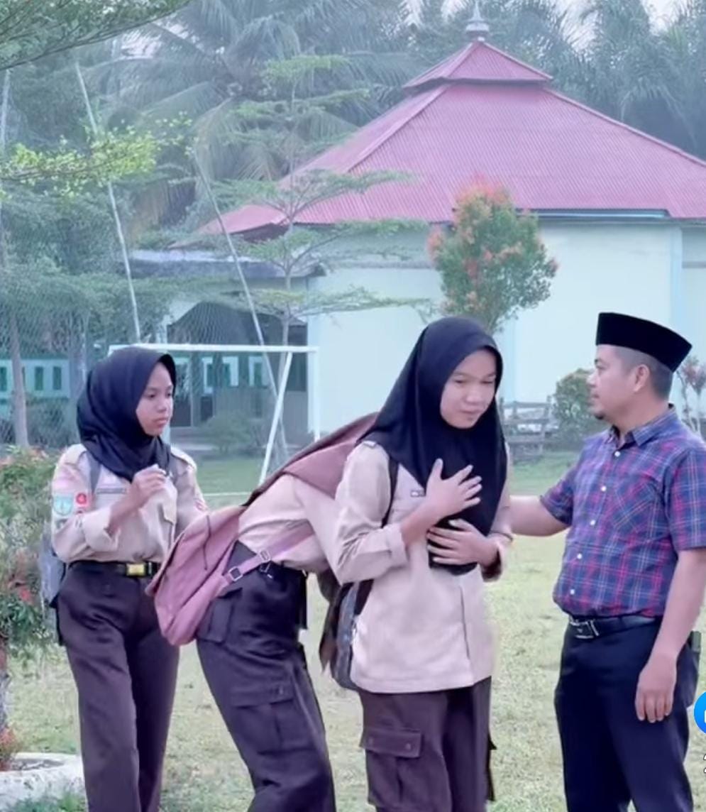 Senyum, Salam, dan Sapa : Sambutan Hangat Setiap Pagi di MTsN 7 Bungo