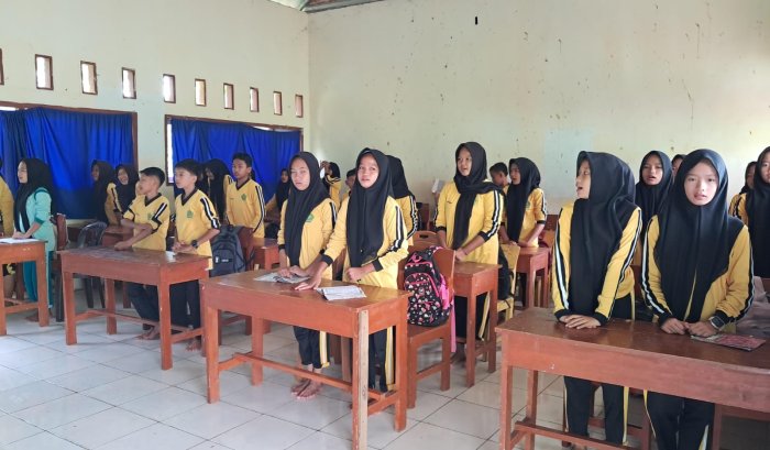 MTsN 7 Bungo Tanamkan Semangat Kebangsaan melalui Pembiasaan Menyanyikan Lagu Indonesia Raya