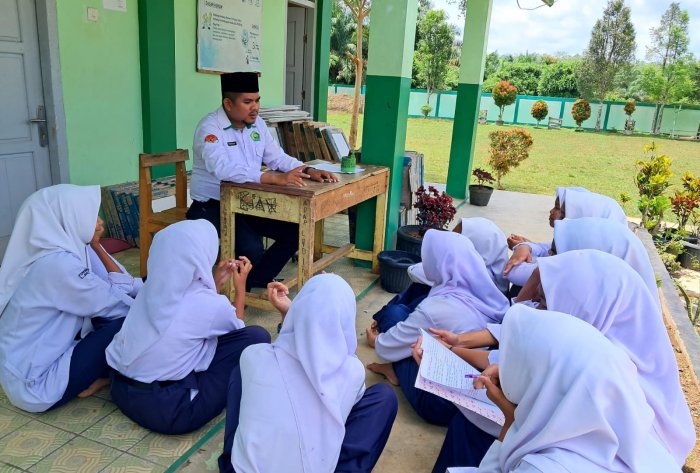 Guru BK MTsN 7 Bungo, Sahabat Siswa yang Selalu Hadir dan Mendampingi