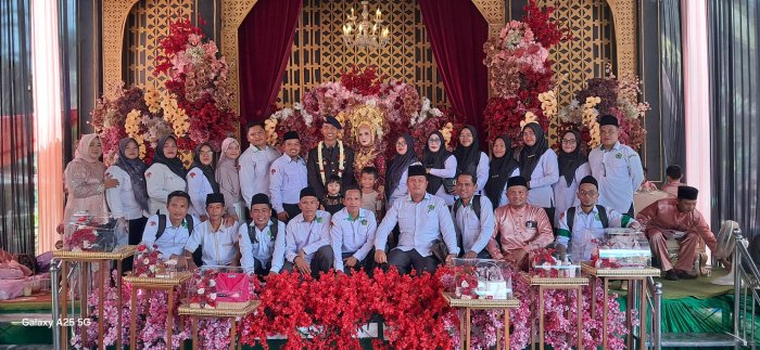 Keluarga Besar MTsN 7 Bungo Hadiri Resepsi Pernikahan dan Walimatul Khitan