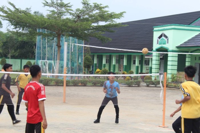 Semangat dan Sportivitas Warnai Pertandingan Sepak Takraw Class Meeting Hari Kedua MTsN 7 Bungo