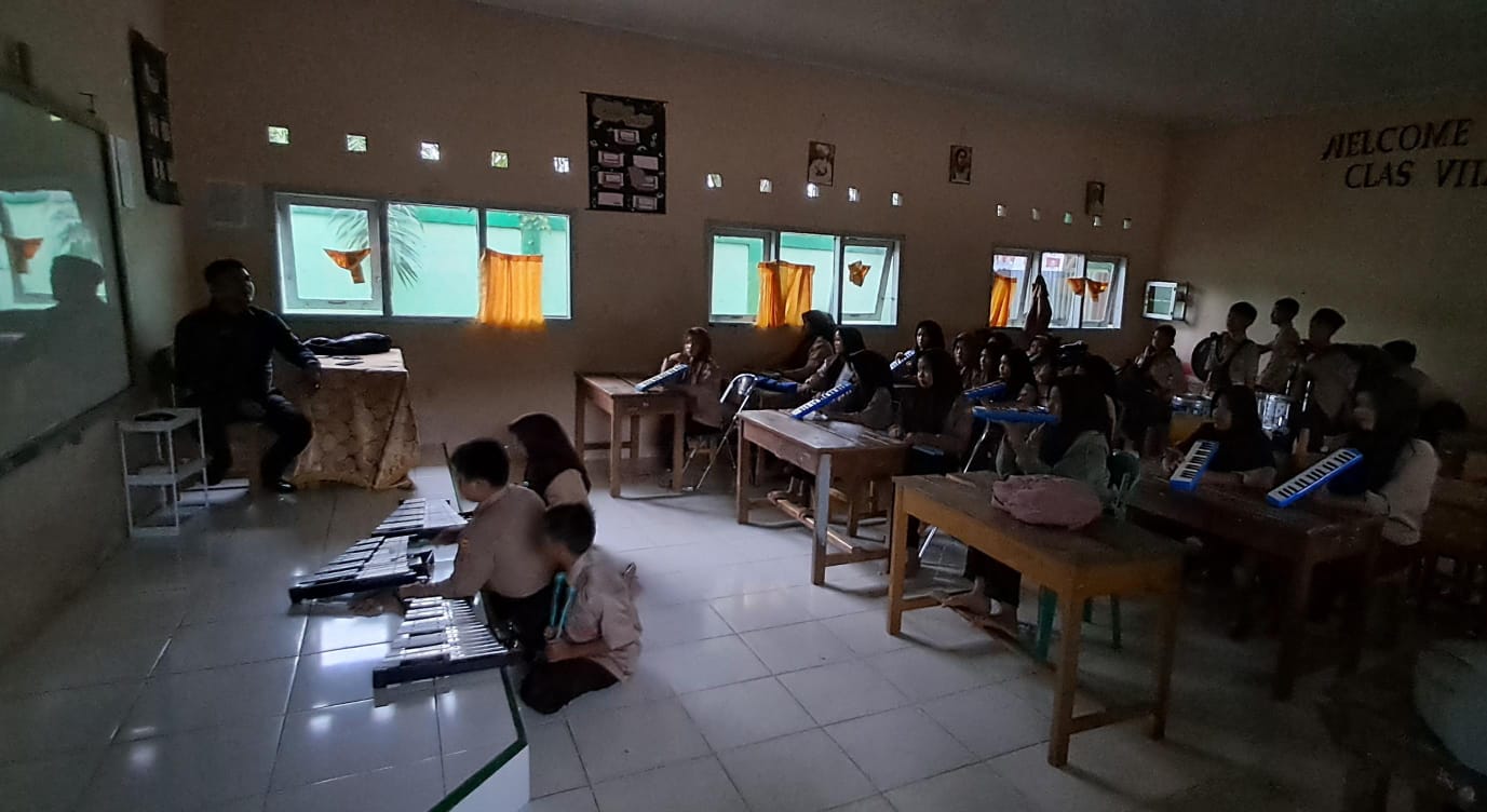 Tak Ketinggalan, Ekstrakurikuler Marching Band MTsN 7 Bungo Ikut Serta dalam Kegiatan Minat dan Bakat