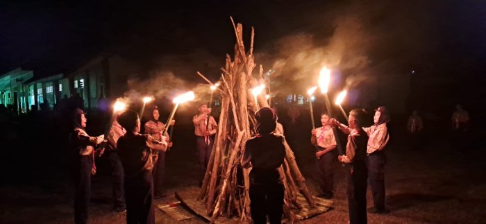 Upacara Api Unggun Persami MTsN 7 Bungo Hadirkan Kehangatan, Semangat, dan Kebersamaan