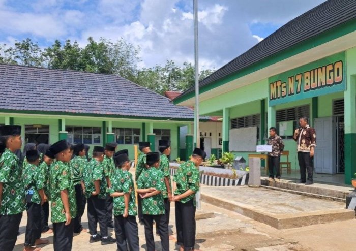 MTsN 7 Bungo Gelar Aksi Solidaritas untuk Korban Bencana Alam di Sumatra