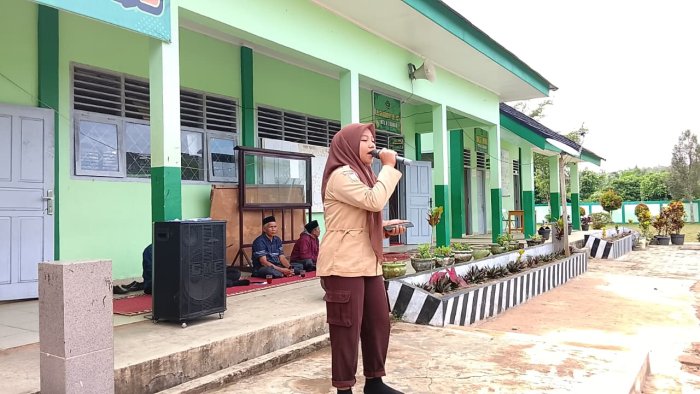 Penampilan Lagu Ada Setan oleh Erni IX B Warnai Grand Final Minat Bakat MTsN 7 Bungo