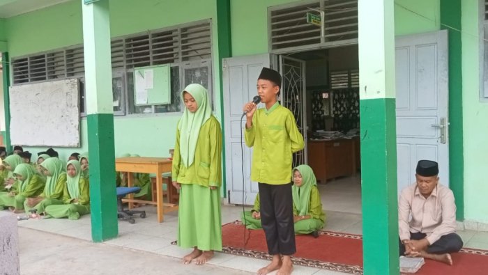 Randa: Ibadah Tanpa Keikhlasan Tak Bernilai di Sisi Allah  Pesan Kultum di MTsN 7 Bungo