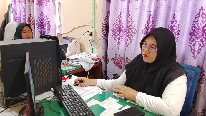 Hermawati Fokus Susun Laporan Bulanan dan Arsip Berkas Penting Siswa