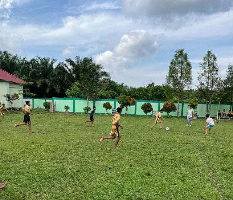 Latihan Tim Sepak Bola Warnai Kegiatan Ekstrakurikuler di MTsN 7 Bungo
