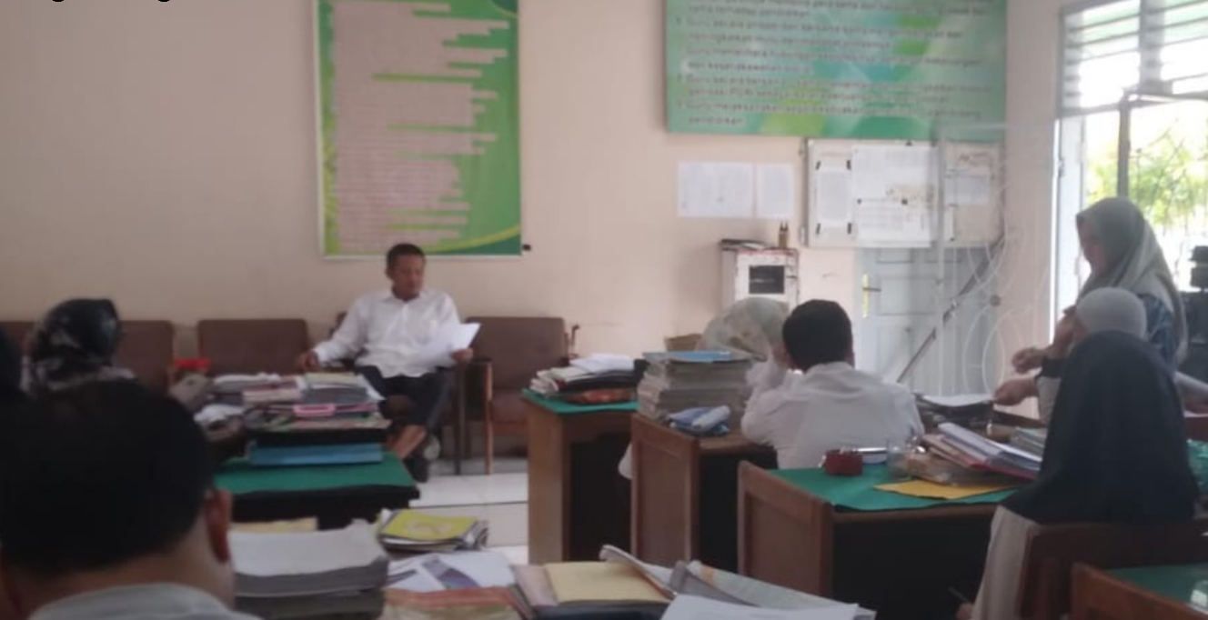 Kamad Pimpin Rapat Awal Semester Genap Tahun Pelajaran 2024/2025  