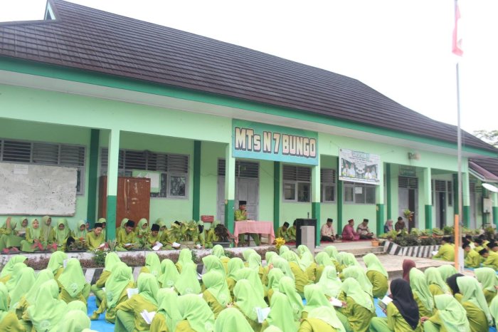 MTsN 7 Bungo Gelar Yasinan Jumat Pagi Terakhir Tahun Ajaran 2025/2026, Doa Bersama Sambut ASAS Genap MTsN 7 Bungo Gelar Yasinan Jumat Pagi Terakhir Tahun Ajaran 2025/2026, Doa Bersama Sambut ASAS Genap