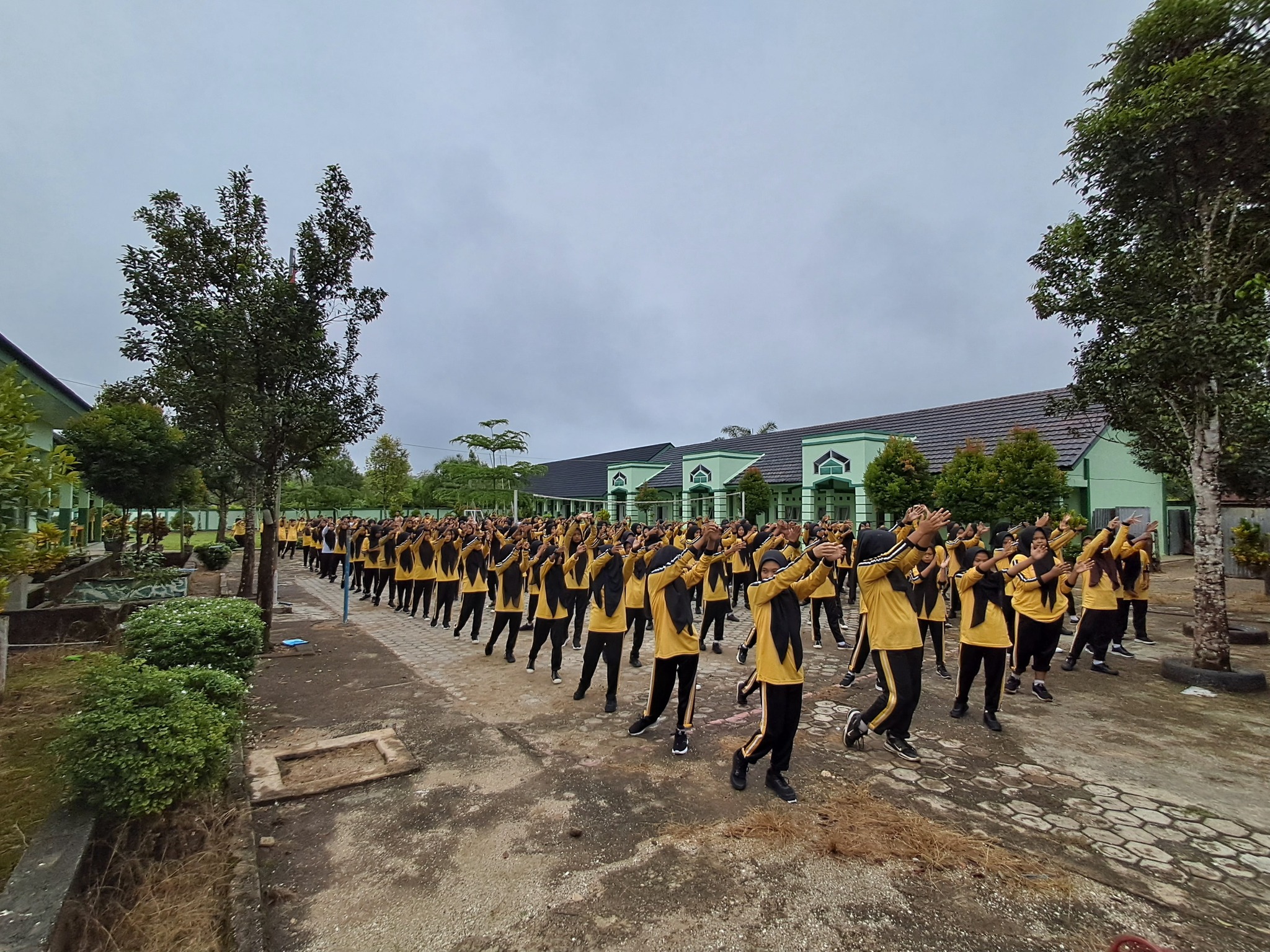 Civitas MTs Negeri 7 Bungo Gelar Senam Pagi Demi Jaga Kebugaran Jasmani 