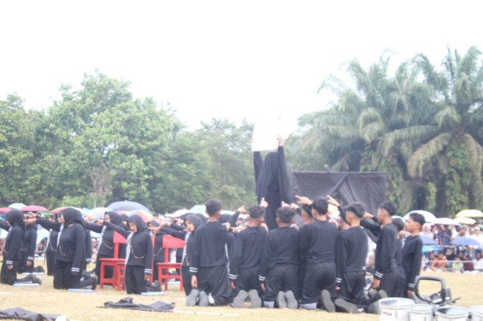 Marching Band Bahana Syahdu MTsN 7 Bungo Tampilkan Tema Anxiety pada Peringatan HUT ke-81 RI di Tanah Tumbuh Marching Band Bahana Syahdu MTsN 7 Bungo Tampilkan Tema Anxiety pada Peringatan HUT ke-81 RI di Tanah Tumbuh