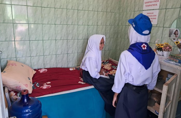 PMR MTsN 7 Bungo Siap Siaga Berikan Pelayanan Kesehatan di Ruang UKS