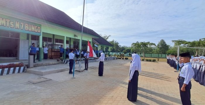 MTsN 7 Bungo Gelar Upacara Hari Pahlawan 2025, Kenang Jasa Pejuang Bangsa