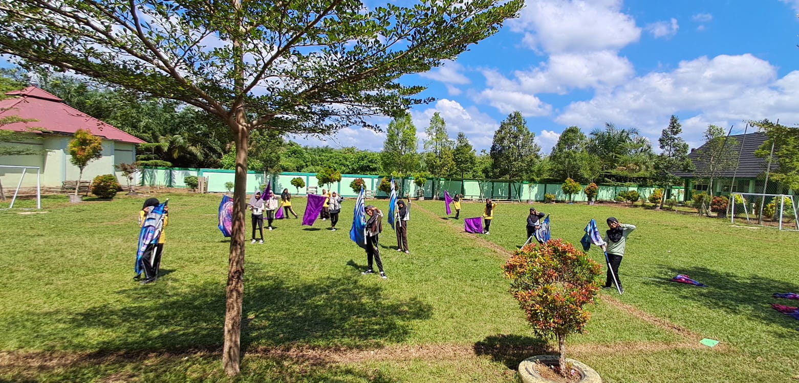 Memasuki Libur Semester, Marching Band â€œBahana Syahduâ€ MTsN 7 Bungo Tetap Gelar Latihan