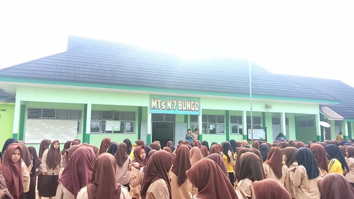 Pembinaan Disiplin dan Penguatan Minat Bakat: MTsN 7 Bungo Gelar Apel Pagi dan Pengelompokan Ekstrakurikuler