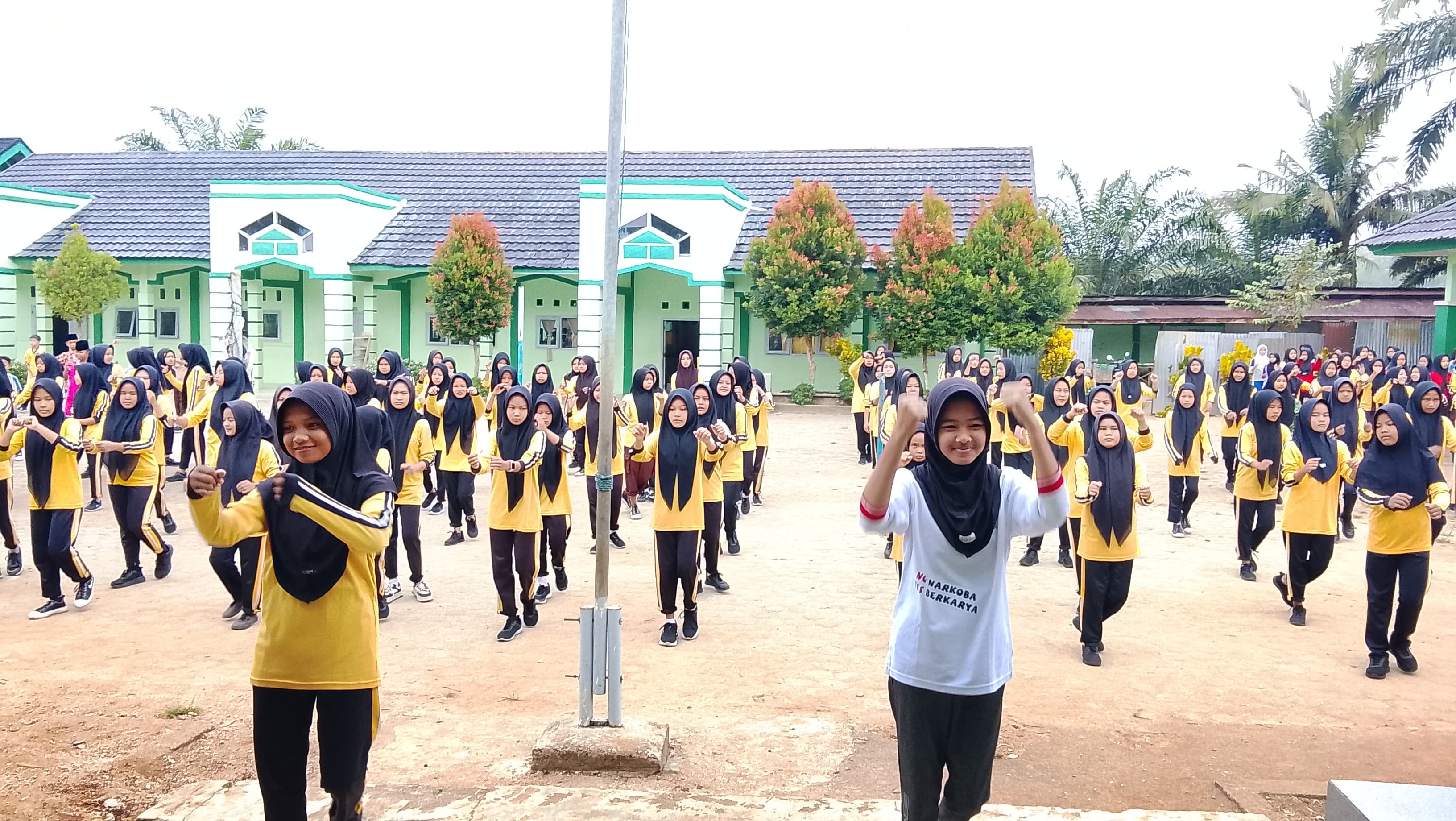 MTsN 7 Bungo Gelar Senam Kebugaran Jasmani Rutin Setiap Kamis Pagi