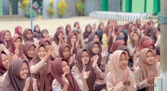 Antusiasme Siswa Meriahkan Kegiatan Rutin Minat dan Bakat di Halaman Madrasah