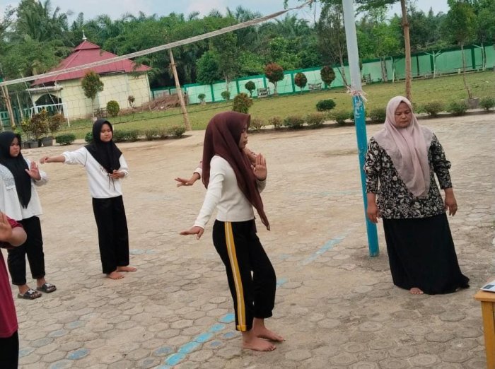 Siswi Kelas IX B Gelar Latihan Intensif Jelang Penampilan Minat dan Bakat