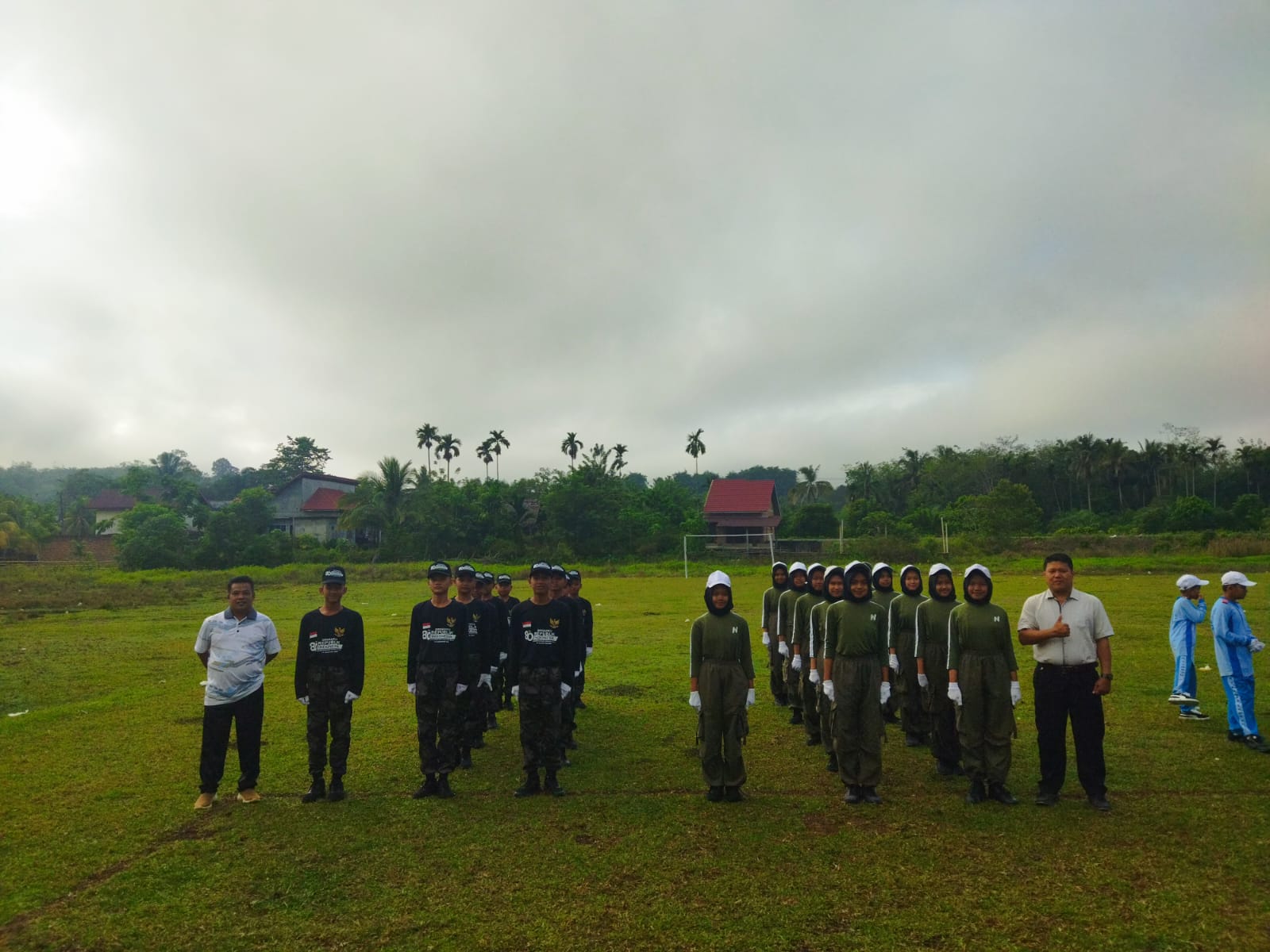 Tim LKBB MTsN 7 Bungo Meriahkan Lomba Gerak Jalan Tingkat Kecamatan Tanah Tumbuh