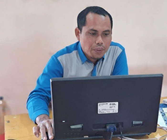 Operator EMIS GTK MTsN 7 Bungo Laksanakan Pengisian Absen Bulanan untuk Kelancaran Penerbitan SKAPT