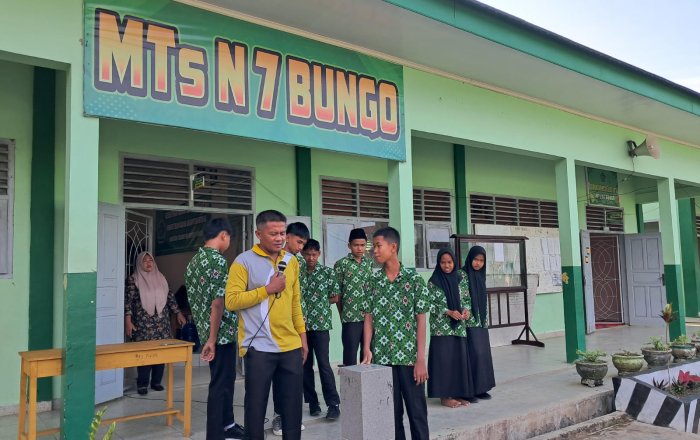 Kuis Edukatif Warnai Apel Pagi di MTsN 7 Bungo Menjelang ASTS