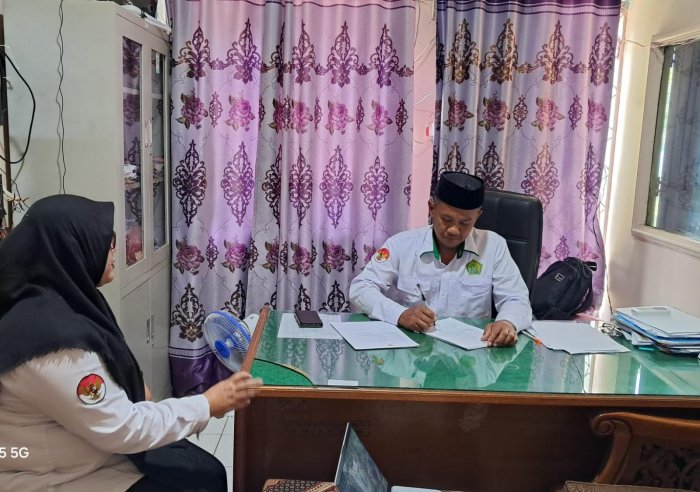 Tertib Administrasi Awal Bulan, MTsN 7 Bungo Rampungkan LCKH dan Laporan Bulanan dengan Penuh Ketelitian