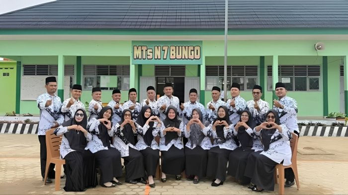 Guru MTsN 7 Bungo Ikuti Ujian Pengetahuan UKM PPG 2026, Kepala Madrasah Sampaikan Doa dan Apresiasi