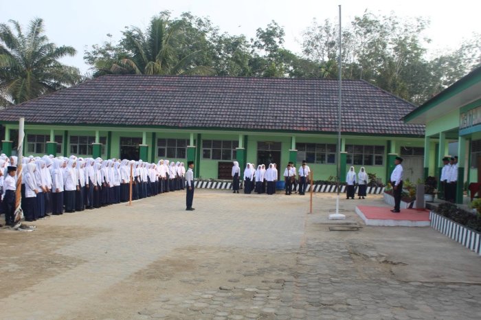 Upacara Bendera MTsN 7 Bungo Tanamkan Disiplin dan Semangat Nasionalisme Peserta Didik Upacara Bendera MTsN 7 Bungo Tanamkan Disiplin dan Semangat Nasionalisme Peserta Didik