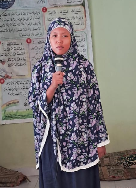  Aira, Siswa Kelas 7A MTsN 7 Bungo, Sampaikan Kultum tentang Keutamaan Sabar Usai Shalat Dzuhur Berjamaah