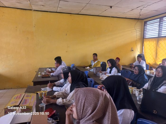 Wakil Kepala Madrasah MTsN 7 Bungo Ikut Serta dalam Rapat PGRI Kecamatan Tanah Tumbuh