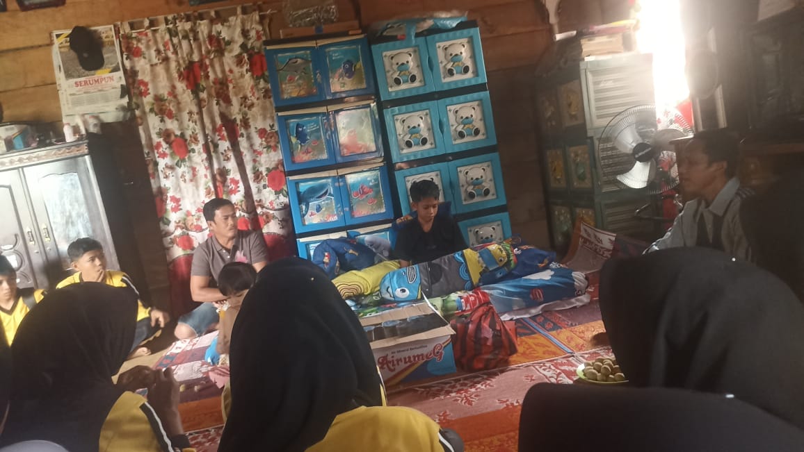 Tujukan Kepedulian, Siswa MTs Negeri 7 Bungo  Lakukan Kunjungan kepada  siswa yang Sakit