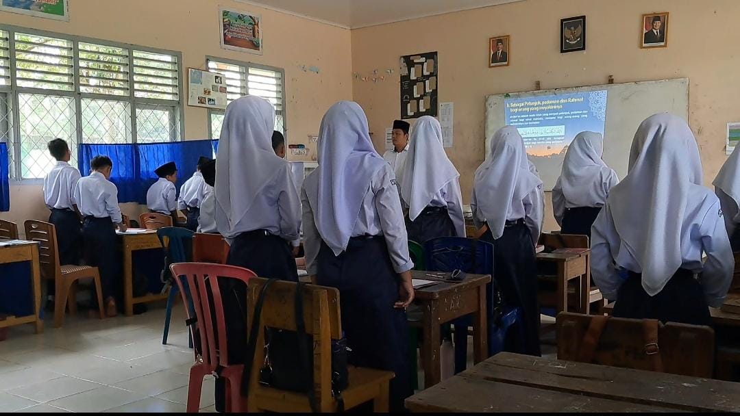 MTsN 7 Bungo Gelar Kegiatan Menyanyikan Lagu Indonesia Raya untuk Menumbuhkan Rasa Cinta Tanah Air