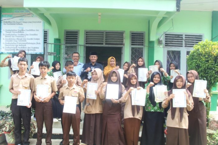 MTsNegeri 7 Bungo Tuntaskan Pembagian Ijazah Lulusan Tahun Ajaran 2025/2026 MTsNegeri 7 Bungo Tuntaskan Pembagian Ijazah Lulusan Tahun Ajaran 2025/2026