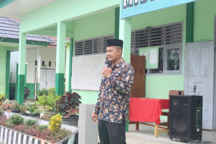 Kepala MTsN 7 Bungo Pimpin Apel Pagi Hari Kedua PMBM, Tanamkan Disiplin dan Integritas Peserta Seleksi Kepala MTsN 7 Bungo Pimpin Apel Pagi Hari Kedua PMBM, Tanamkan Disiplin dan Integritas Peserta Seleksi